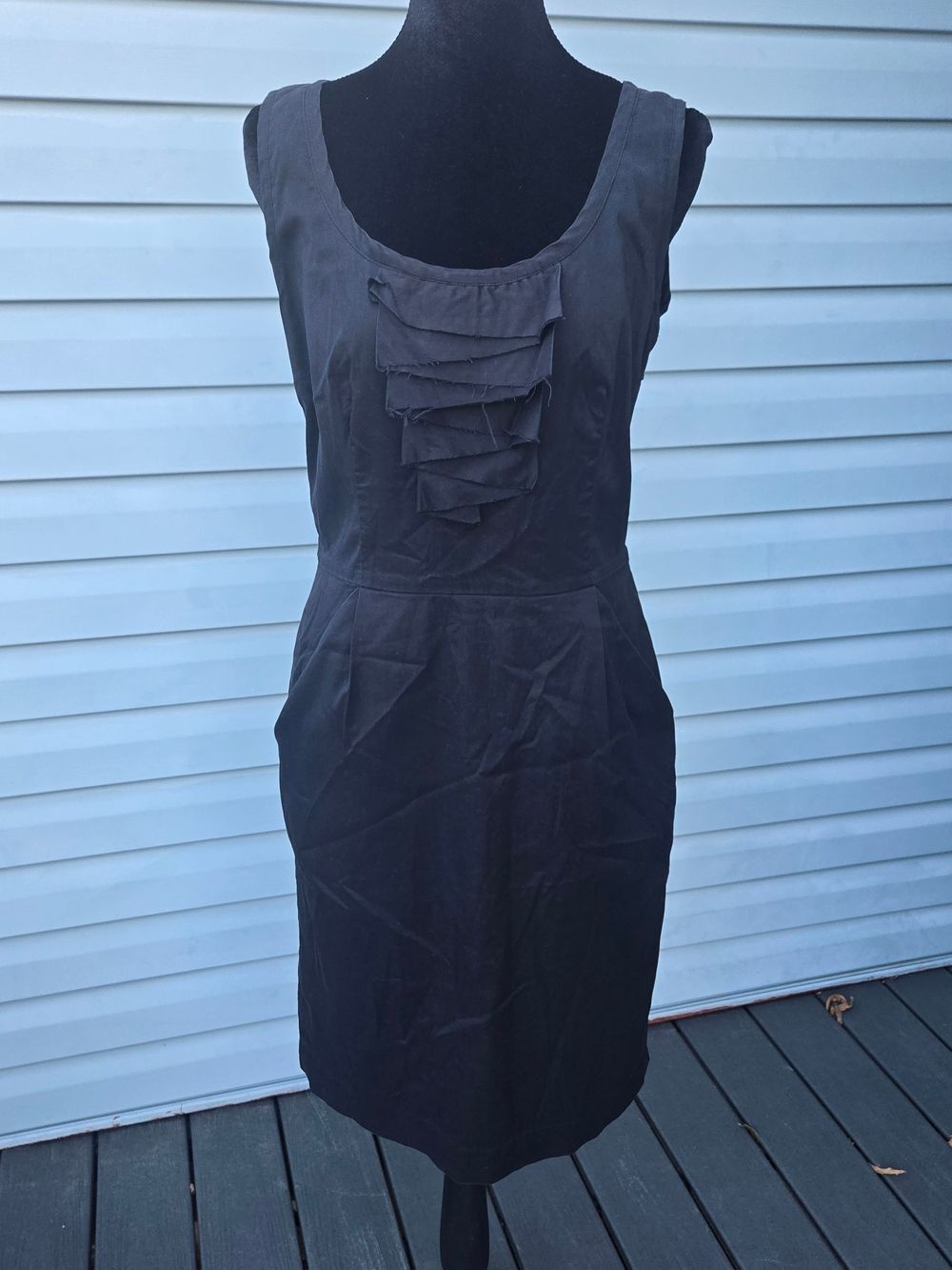Ann Taylor Womens Size 6 Black Scoop Neck Ruffle Bib Sheath Dress Pockets